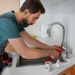 Détecter et Réparer les Fuites d’Eau : Les signes précurseurs à ne pas ignorer